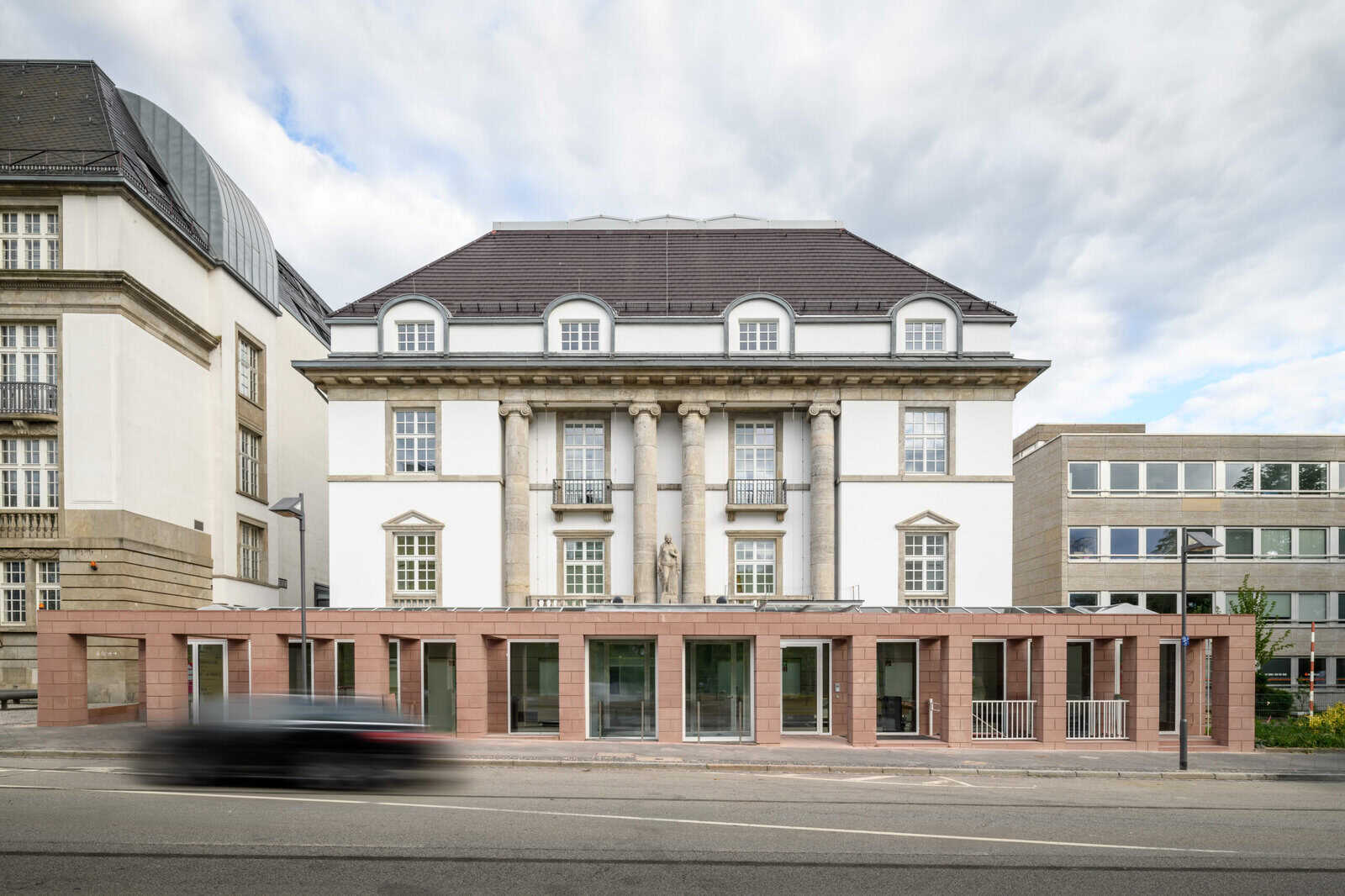 Außenansicht DAM 2019 bei Tag  Foto: Moritz Bernoully